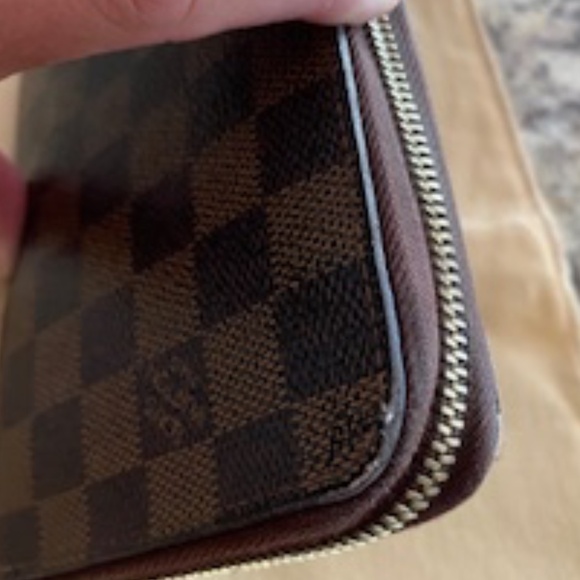 AUTHENTIC Louis Vuitton Zippy Organizer Damier Wallet with dust bag and box - Picture 7 of 13
